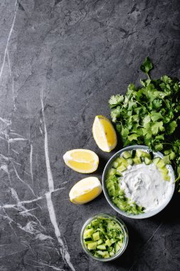 Seramik kasede Tzatziki salat