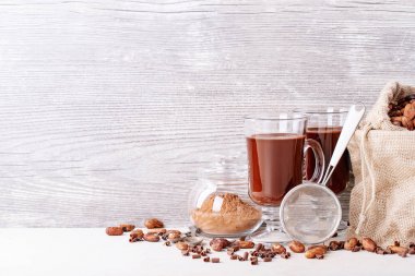 Ev yapımı sıcak çikolata içeceği.