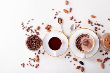 Ev yapımı sıcak çikolata içeceği.