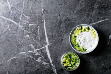 Seramik kasede Tzatziki salat