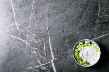 Seramik kasede Tzatziki salat