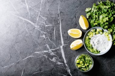 Seramik kasede Tzatziki salat