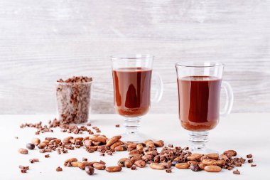 Ev yapımı sıcak çikolata içeceği.