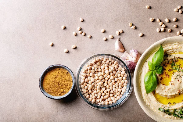 Zeytinyağı ve zemin kimyon ile Humus