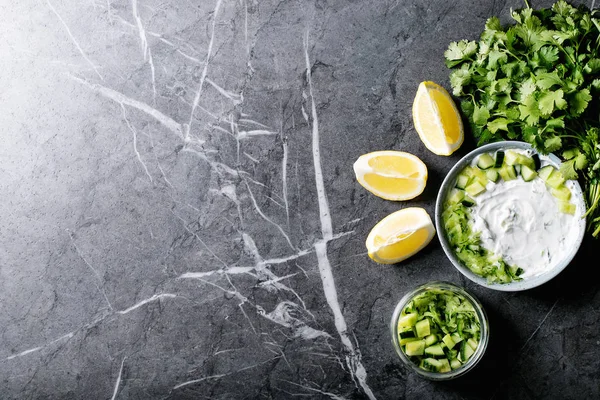 Seramik kasede Tzatziki salat