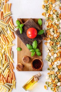 İtalyan penne makarna pişirme için ham maddeler