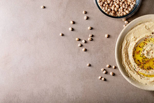 Hummus con aceite de oliva —  Fotos de Stock