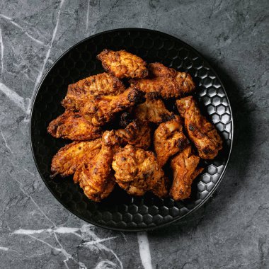 Kızarmış davul sopa tavuk bacakları