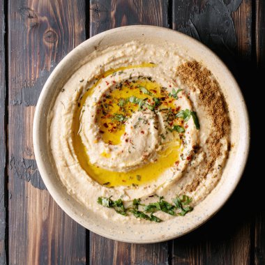 Zeytinyağı ve zemin kimyon ile Humus