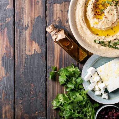 Zeytinyağı ve zemin kimyon ile Humus