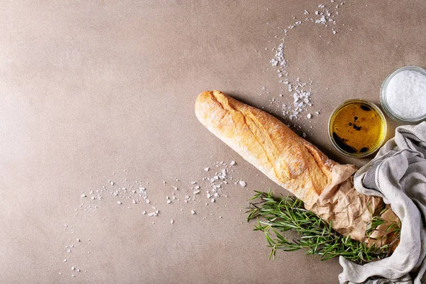 Baguete francesa com alecrim — Fotografia de Stock