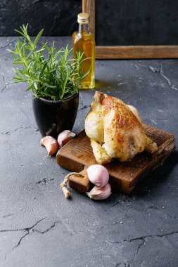 Pişmiş bütün tavuk