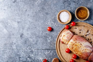 pişmemiş domuz eti bonfile