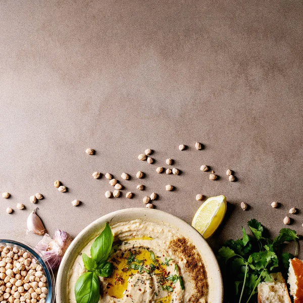 Zeytinyağı ve zemin kimyon ile Humus