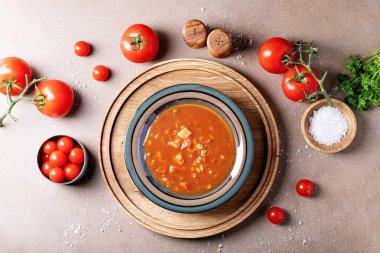 domates ve sebze çorbası