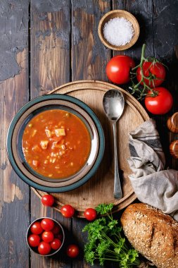 domates ve sebze çorbası