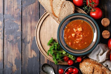 domates ve sebze çorbası