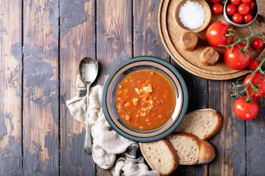 domates ve sebze çorbası