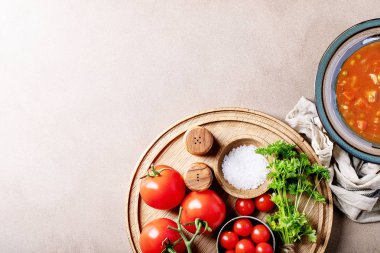 domates ve sebze çorbası