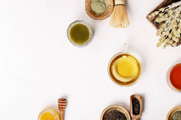 Vielfalt Grünem Schwarzem Und Matcha Tee Mit Glasbechern Holzschalen Und — Stockfoto