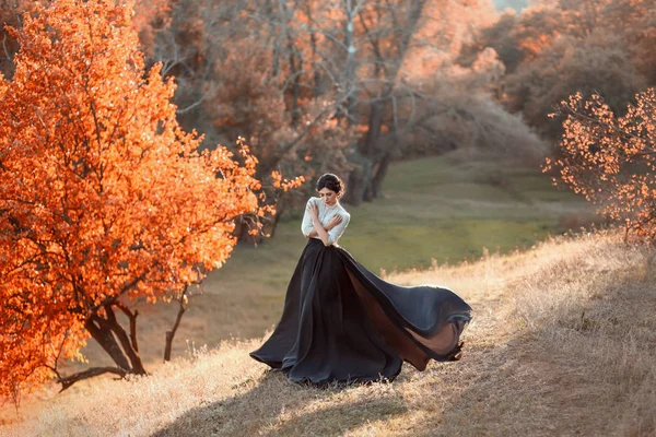 Lady Vintage Dress Strolls Picturesque Golden Autumn Hills Sunset Long — Stock Photo, Image