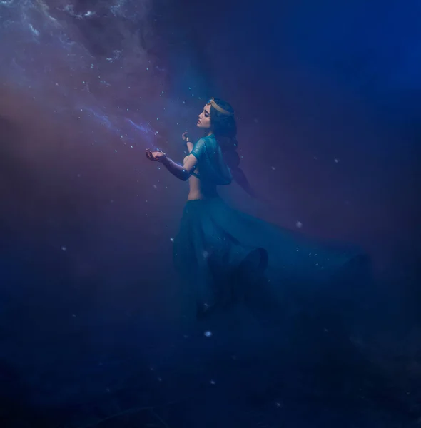 Bir Kız Oryantal Kıyafetleri Fırtına Kraliçesi Bir Kız Prenses Yasemin — Stok fotoğraf