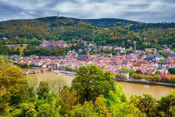 Widok Heidelberg Jesienią Czerwonych Liści Tym Carl Theodor Old Bridge — Zdjęcie stockowe