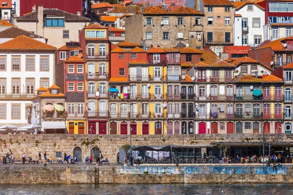 Kolorowe Domy Porto Ribeira Tradycyjne Fasady Stare Wielokolorowe Domy Czerwonymi — Zdjęcie stockowe