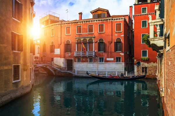 Canal Com Gôndolas Veneza Itália Arquitetura Marcos Veneza Cartão Postal — Fotografia de Stock