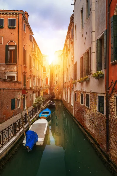 Blick Auf Den Straßenkanal Venedig Italien Bunte Fassaden Alter Venezianischer — Stockfoto