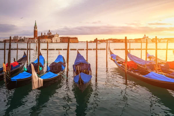 운하와 곤돌라 이탈리아 베니스 베네치아의 랜드마크 베네치아 곤돌라와 베네치아의 — 스톡 사진