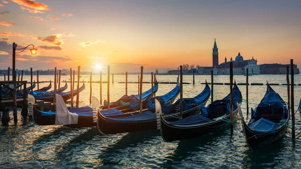 日出在圣威尼斯广场 威尼斯 意大利 威尼斯大运河 威尼斯的建筑和地标 威尼斯明信片与威尼斯缆车 — 图库照片