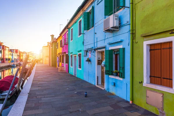 Straße Mit Bunten Gebäuden Auf Der Insel Burano Venedig Italien — Stockfoto