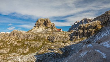 Tre Cime di Laveredo, üç muhteşem dağ zirveleri Tre Cime di Lavaredo Milli Parkı, Sesto Dolomites, South Tyrol, İtalya
