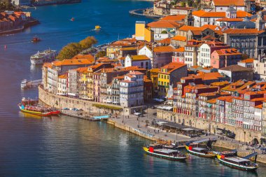 Porto, Portekiz 'in Douro Nehri kıyısındaki eski kasabası. Oporto Panoraması.