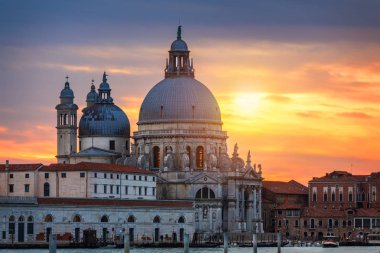 Venedik Grand canal, Basilica Santa Maria della Salute Venedik, İtalya. Mimari ve simgesel bir Venedik. Venedik kartpostal