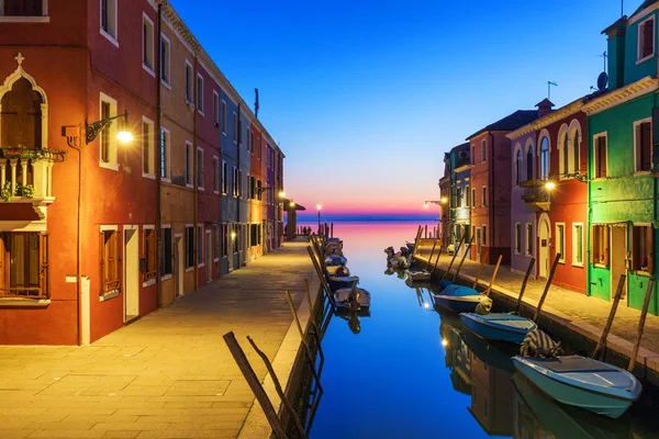 Bunte Häuser Der Nacht Burano Venedig Italien Nachtbeleuchtung Auf Der — Stockfoto