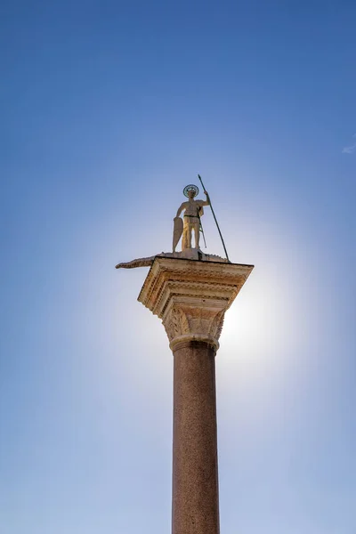 Saint Theodore Theodore Amasea Matando Jacaré Coluna Piazza San Marco — Fotografia de Stock