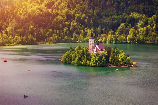 Озеро Бледі Церквою Марії Успіння Невеликому Острові Bled Slovenia Europe — стокове фото