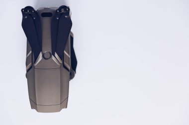 Prague, Çek Cumhuriyeti - 31 Ağustos 2018: ile DJI indeks işlem Mavic 2 Pro closeup, beyaz arka plan üzerinde. İle DJI indeks işlem Mavic 2 Pro bir piyasada, en taşınabilir Dronlar ile Hasselblad fotoğraf makinesi.