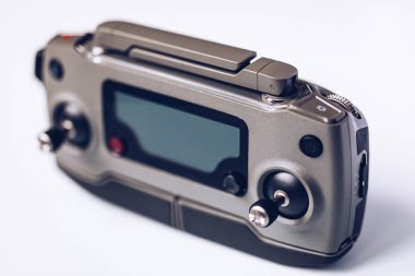 Prague, Çek Cumhuriyeti - 31 Ağustos 2018: Mavic 2 Pro ile DJI indeks işlem denetleyicisi, beyaz arka plan üzerinde. İle DJI indeks işlem Mavic 2 Pro bir piyasada, en taşınabilir Dronlar ile Hasselblad fotoğraf makinesi.