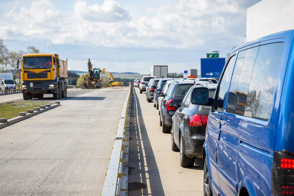 Los Coches Alinean Autopista Debido Construcción Carreteras — Foto de Stock