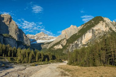 Milli Parkı Dolomites (Dolomiti), harika manzarasına ünlü konum, Tyrol, Alp, İtalya, Europe. Dramatik ve güzel sahne. Güzellik dünya.