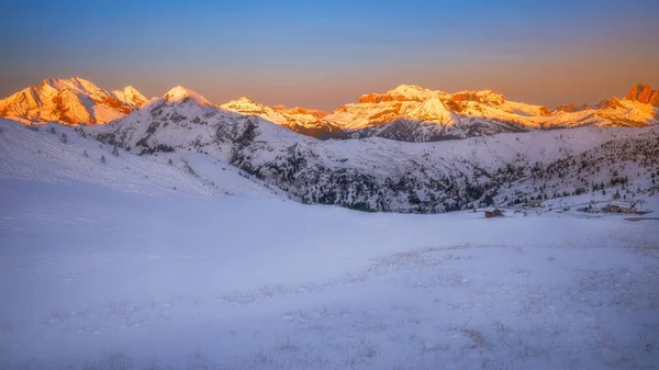 Φανταστική Χειμερινό Τοπίο Passo Giau Περίφημο Gusela Nuvolau Κορυφών Φόντου — Φωτογραφία Αρχείου