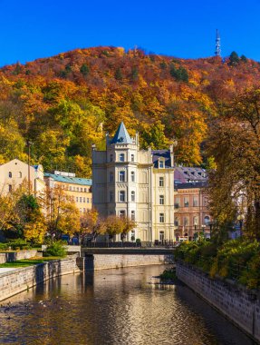 Karlovy Vary (Karlsbad) mimarisi Güz, Çek Cumhuriyeti. En çok ziyaret edilen spa şehir Çek Cumhuriyeti