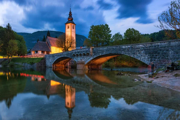 Kościół Jana Chrzciciela Most Nad Jeziorem Bohinj Nocy Słowenia Kościół — Zdjęcie stockowe