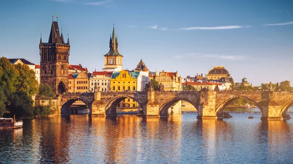 Чехия Прага Панорама Исторического Карлова Моста Реки Влтавы — стоковое фото