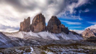Tre Cime di Laveredo, üç muhteşem dağ zirveleri Tre Cime di Lavaredo Milli Parkı, Sesto Dolomites, South Tyrol, İtalya