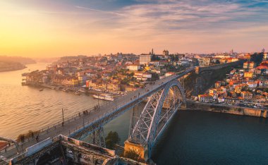 Dom Luiz bridge ile Porto şehri tarihi açıdan. Porto, Portekiz