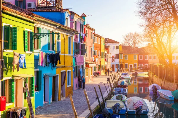 Preciosa Fachada Casa Paredes Colores Burano Venecia Canal Isla Burano —  Fotos de Stock